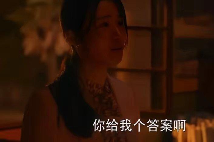 《小巷人家》，听到图南要去相亲了，李佳终于绷不住了，在同事都下班之后，她直接问庄
