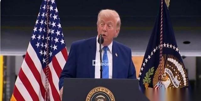 特朗普这两天连着两次对着镜头放话：“我要感谢中国。我请求他们别介入伊朗问题，他们