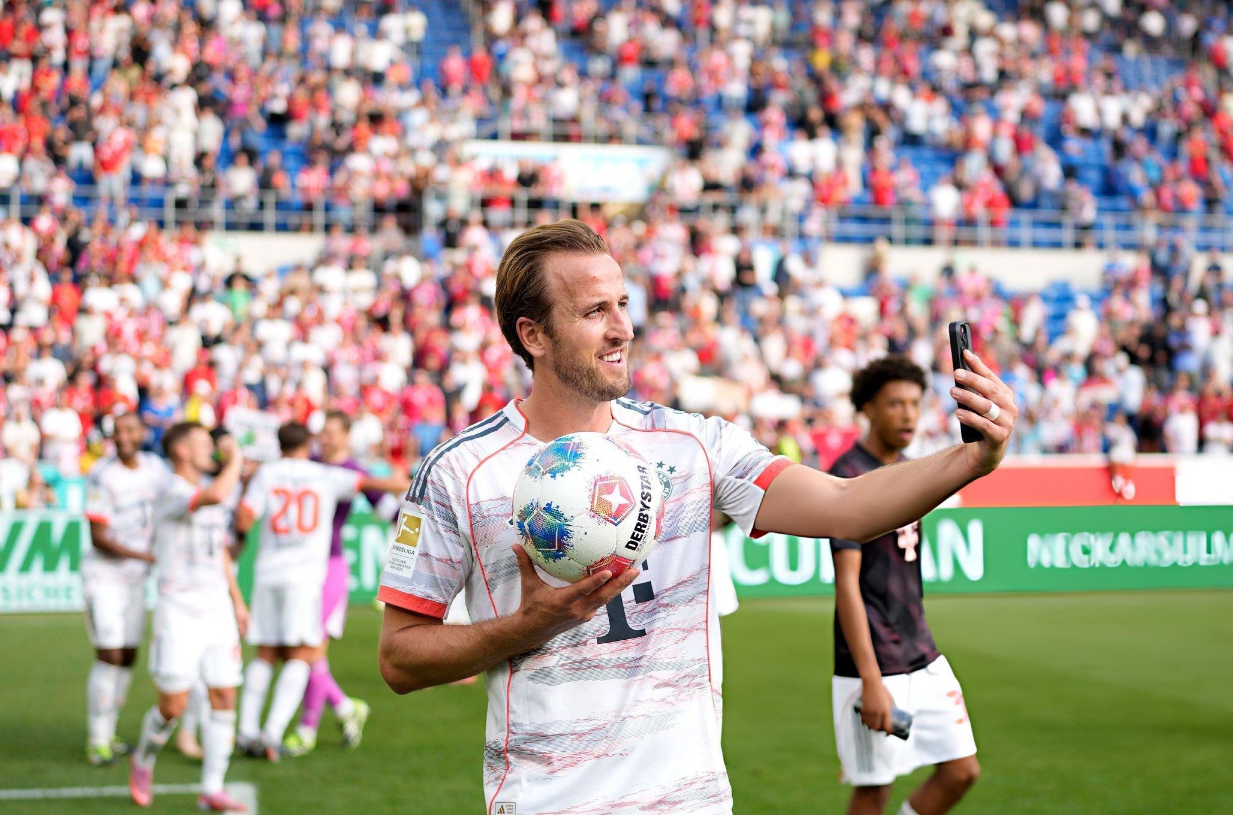 今天这场比赛是哈里·凯恩的第9次德甲帽子戏法⚽⚽⚽ ​​​