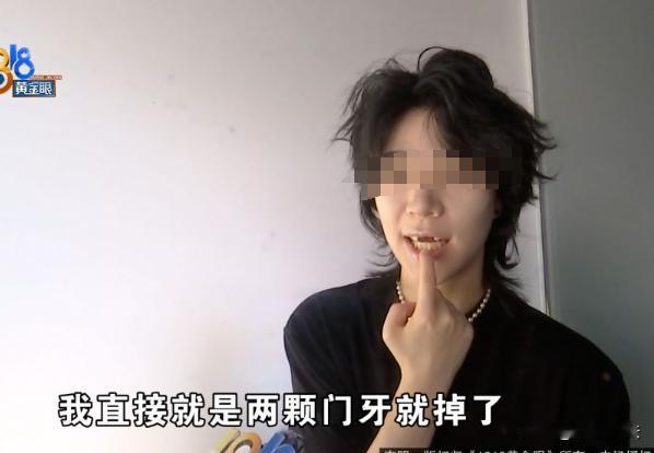 一言不合就打人？浙江杭州，小姑娘跟3个朋友去吃火锅，吃完后准备离开，其中一个朋友