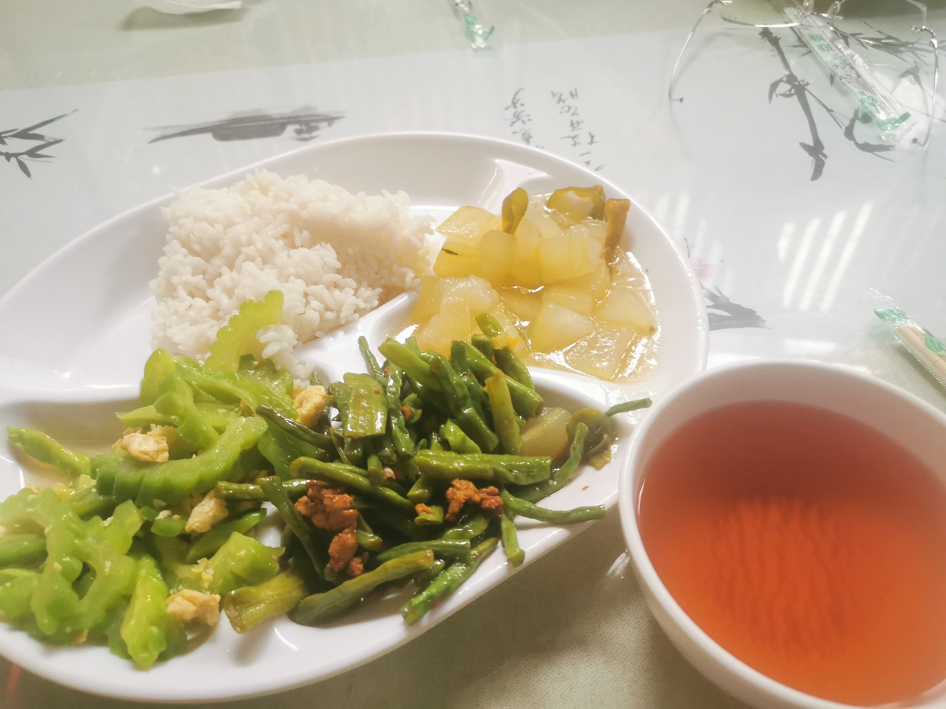 做直播后的午餐越来越low…午餐