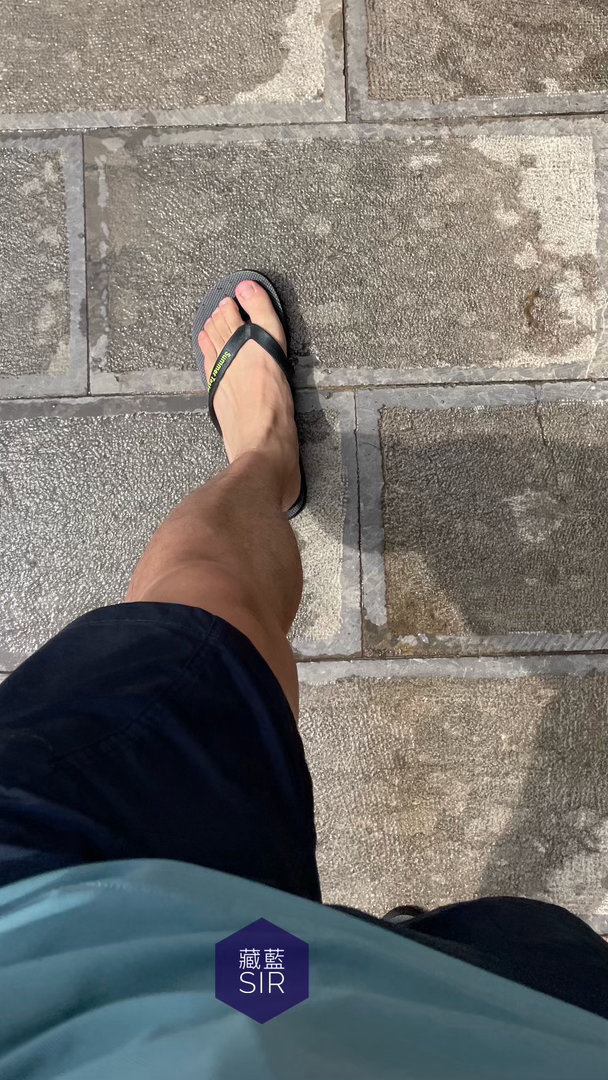 脸是真的黑，但架不住我🦶白啊✌️……我的日常plog 最近这天气，必须是把鞋袜
