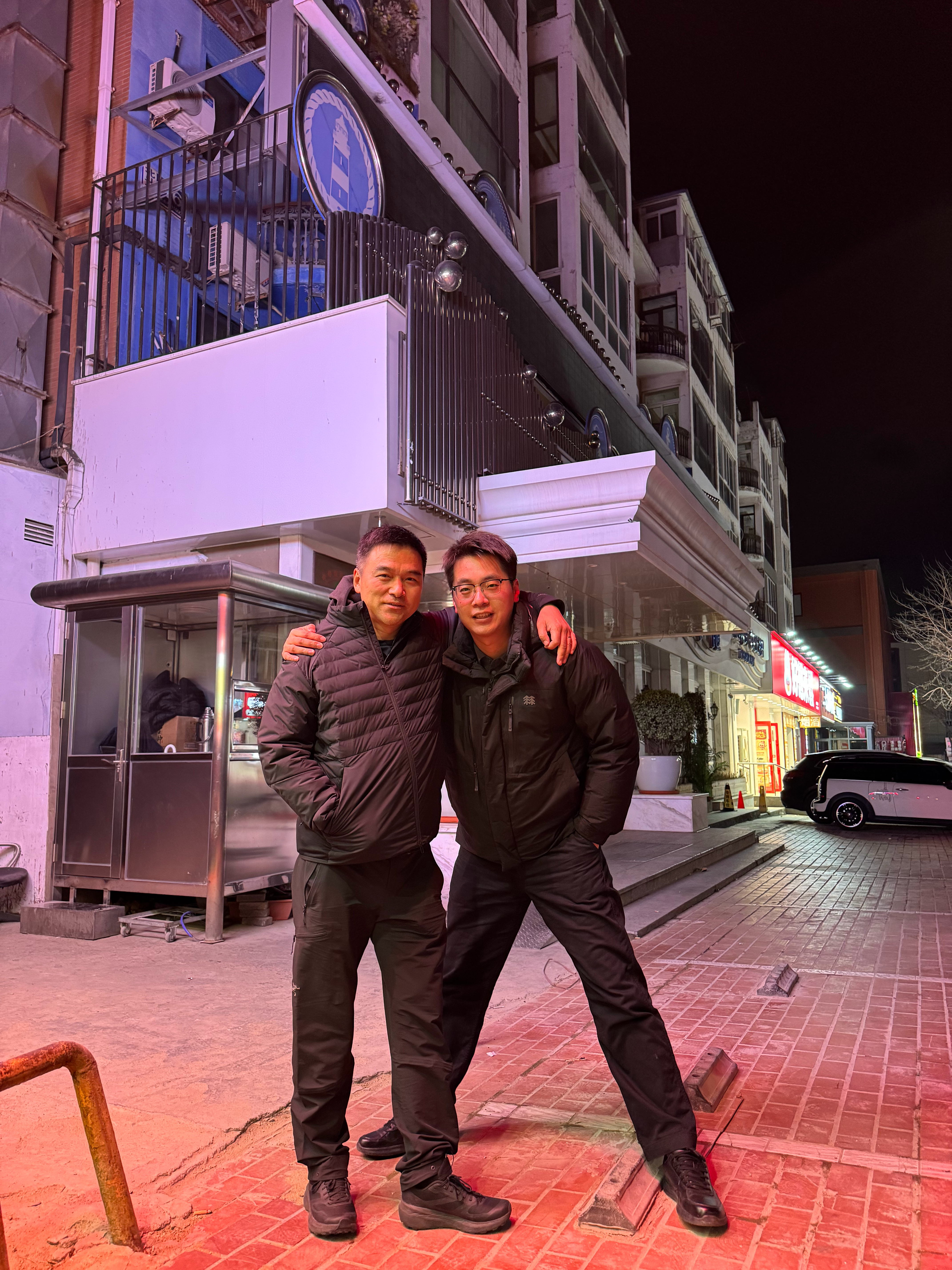 一点没喝多只是灯光晃的脸红