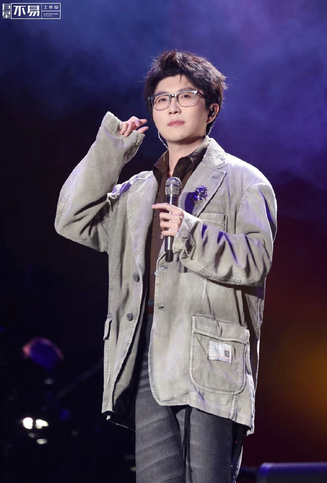 乐评人谈歌手是否必须会创作 李荣浩、单依纯连续风波引发老话题：歌手到底需不需要会