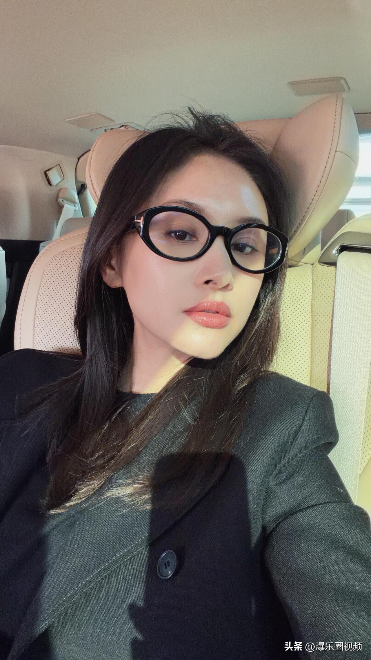 ❤️❤️王子文最新照片，太美了！
全黑造型slay全场！王子文用西装演绎利落格调