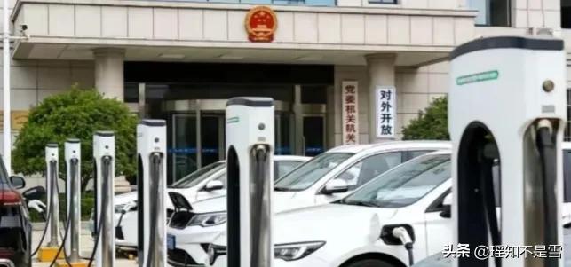 命令来了，没有任何讨价还价的余地：党政机关、公立学校、医院，甚至是政务大厅，哪怕