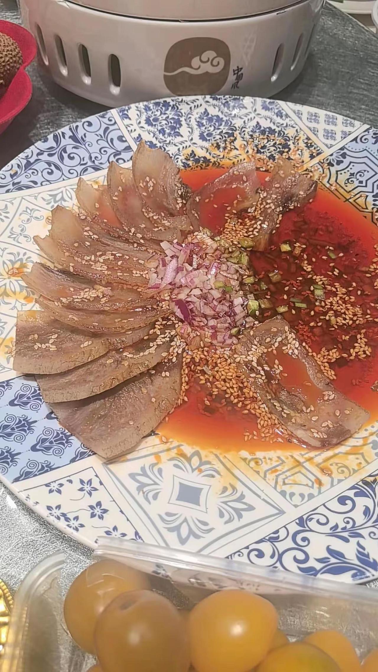 😋口味：你觉得真的有很有很多朋友推荐我去他们家。他们家的手抓羊肉特别好吃，没有
