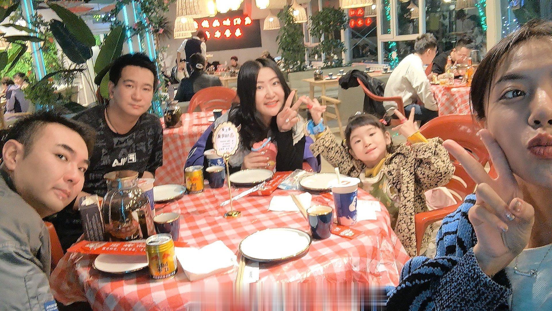 终于知道家长的钱都被谁骗走了[笑cry] ​​​