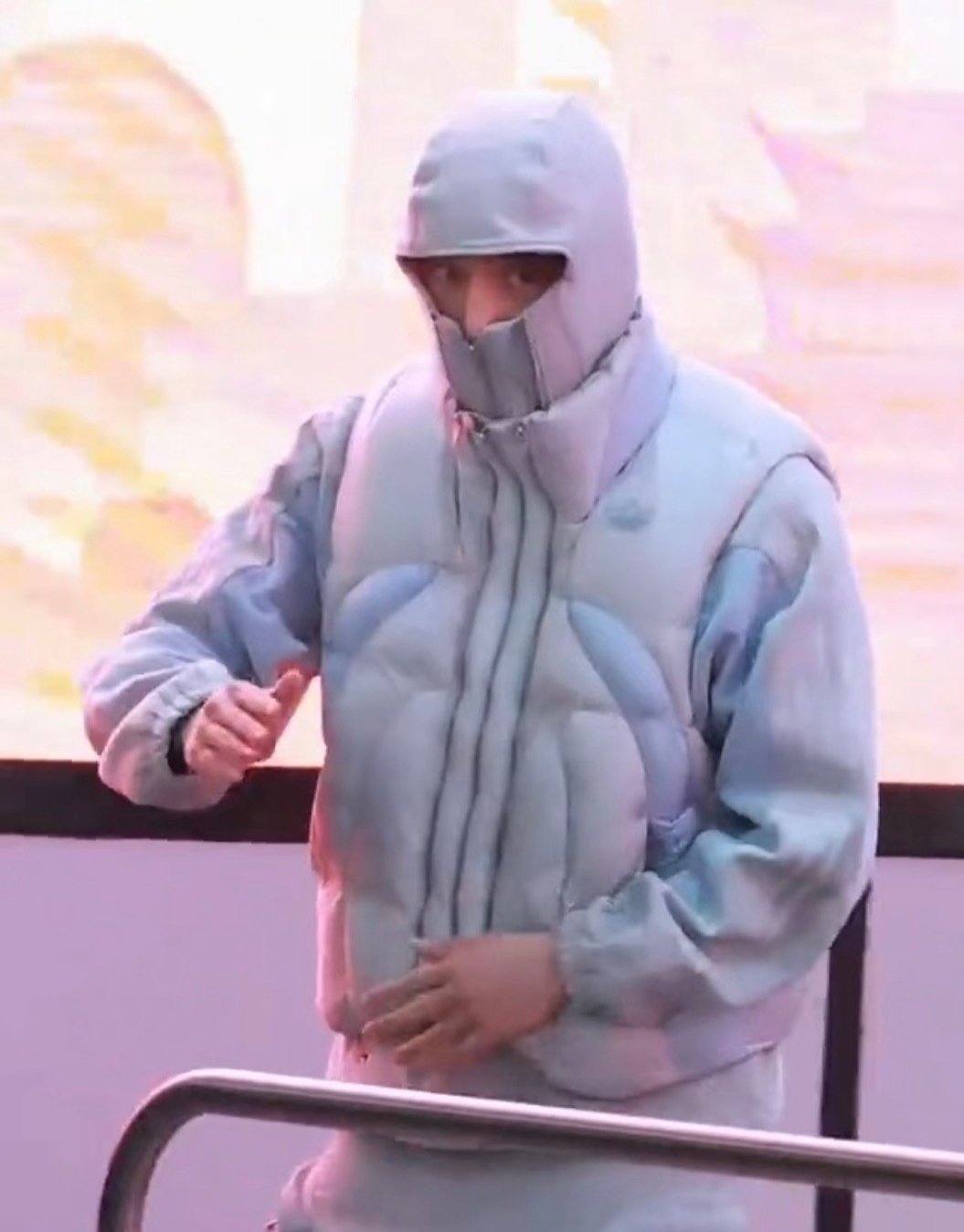 大侦探首发阵容 这状态也太能打了！何炅带队的熟人社默契十足，王安宇的探案氛围感拉