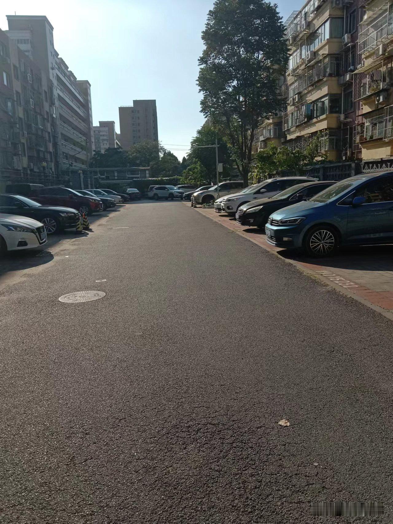 万万没想到！男子倒车时发生剐蹭，联系不到车主苦等到凌晨，次日因工作需要挪车，被保