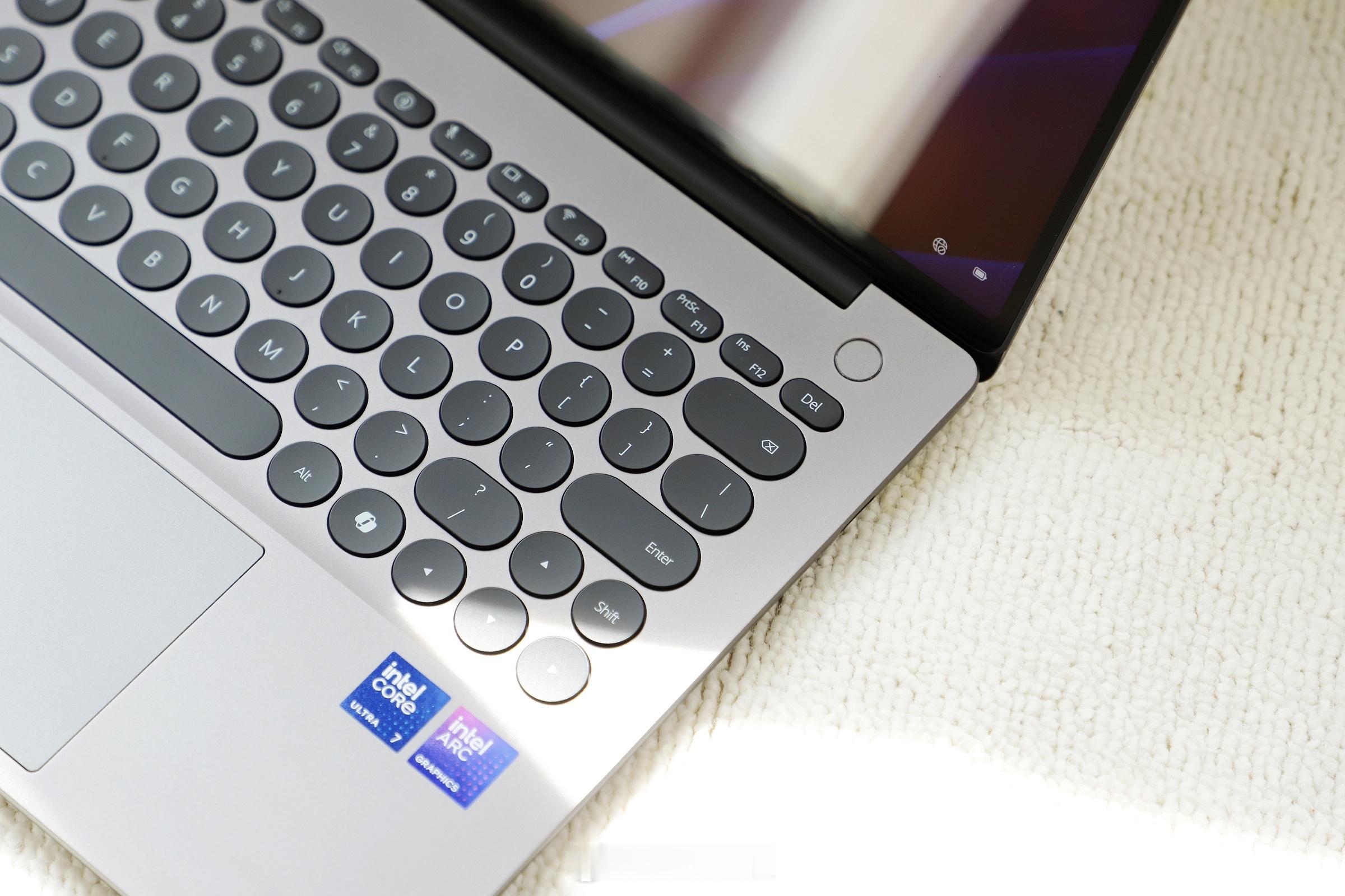 你们会考虑圆形键帽的笔记本吗？还真是挺好看的！ 