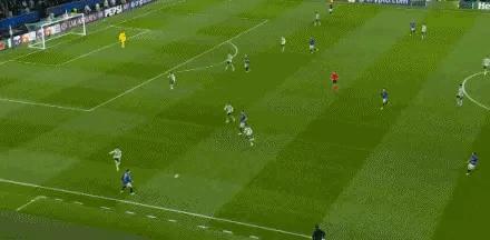 带拐内切？这到底要怎么踢！建议边锋们可以学学他，特别是中国边锋，适当地改变自己，