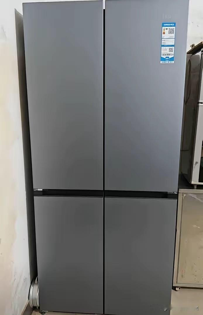 冰箱送到楼下，师傅说上七楼，再加50。我说，那你搬回去吧，我退货。就为这50块？
