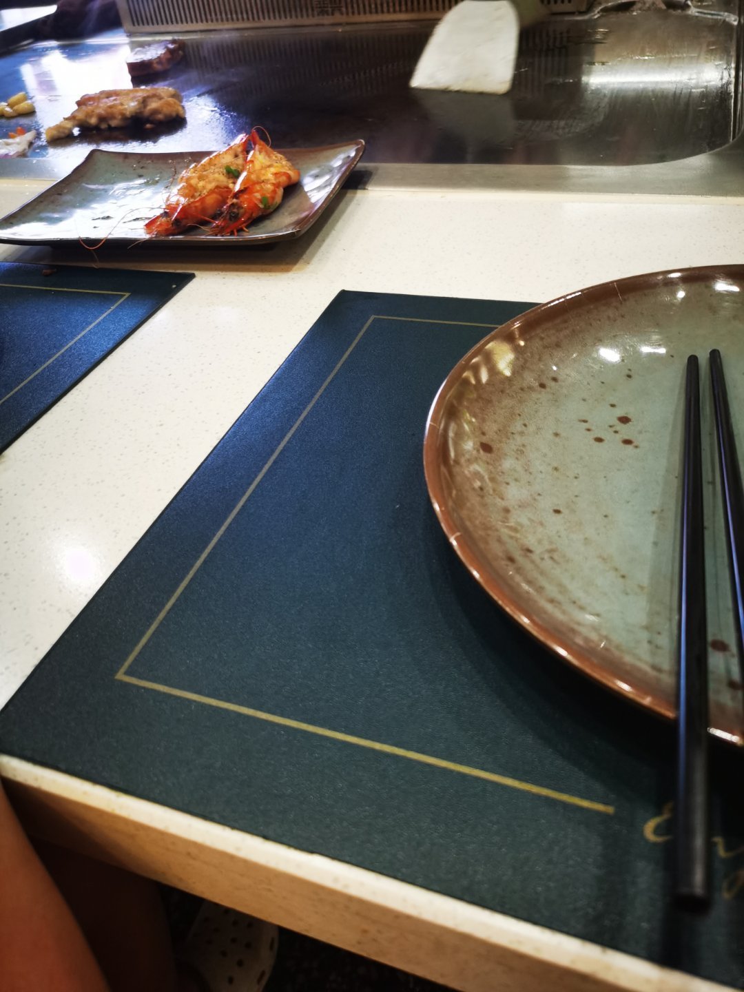吃饭吃饭哼哼哼 