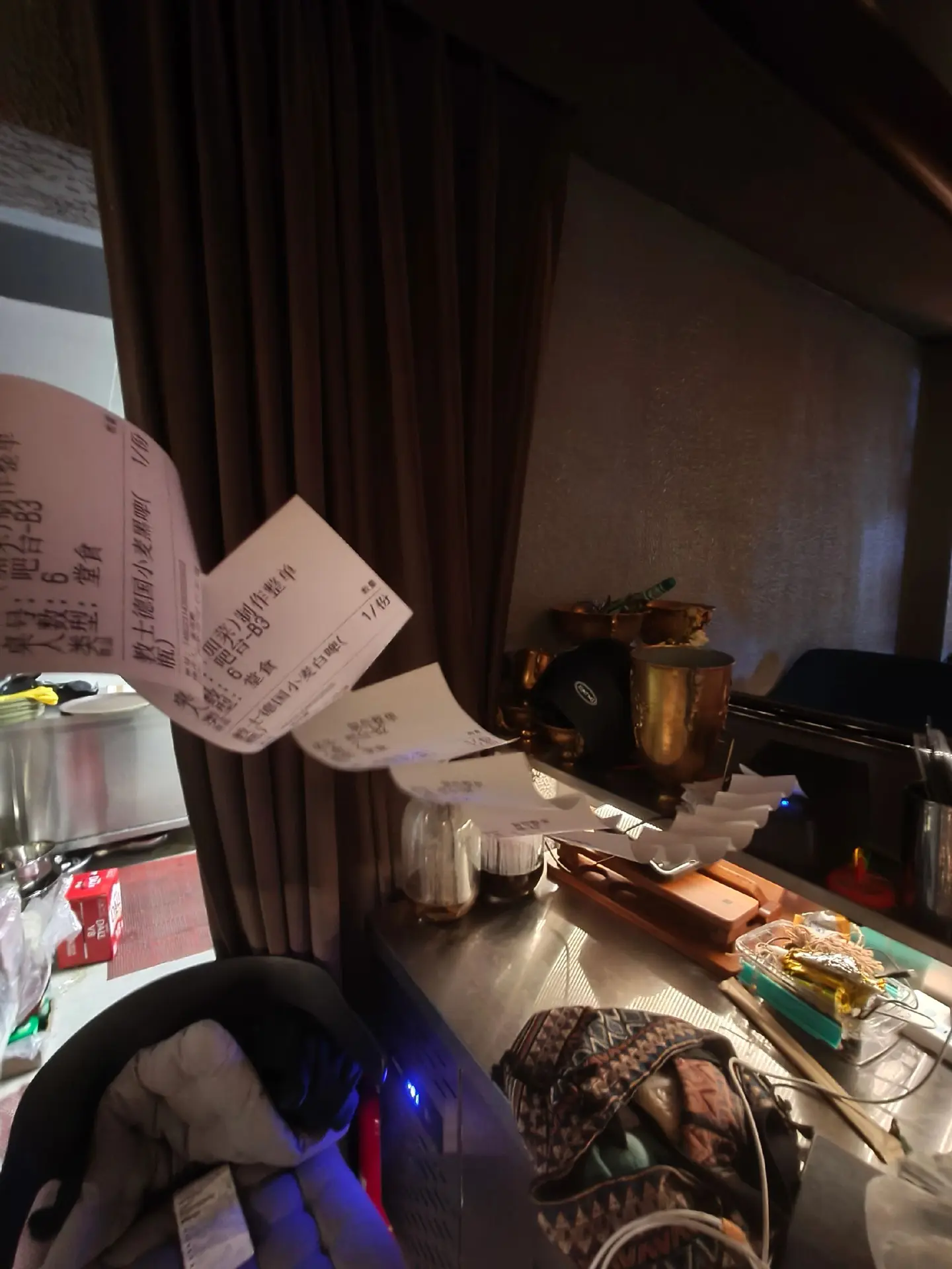钱要自己挣 苦要自己吃 路要自己走 世界上最伟大的三个字不是我爱你 而是靠自己