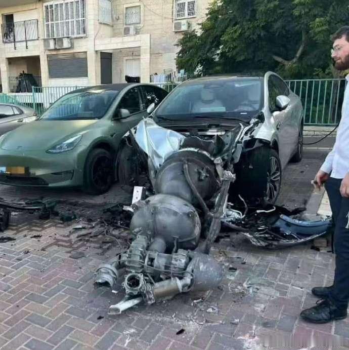 伊朗首都上空爆炸一声接一声，德黑兰爆炸声跟放鞭炮似的没停过，结果伊朗一发朝鲜导弹