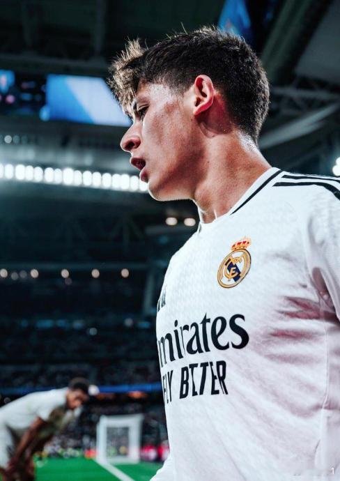 中场16次抢断！阿隆索弃用居莱尔变阵收奇效，皇马3-0终结连平！西甲第19轮，皇