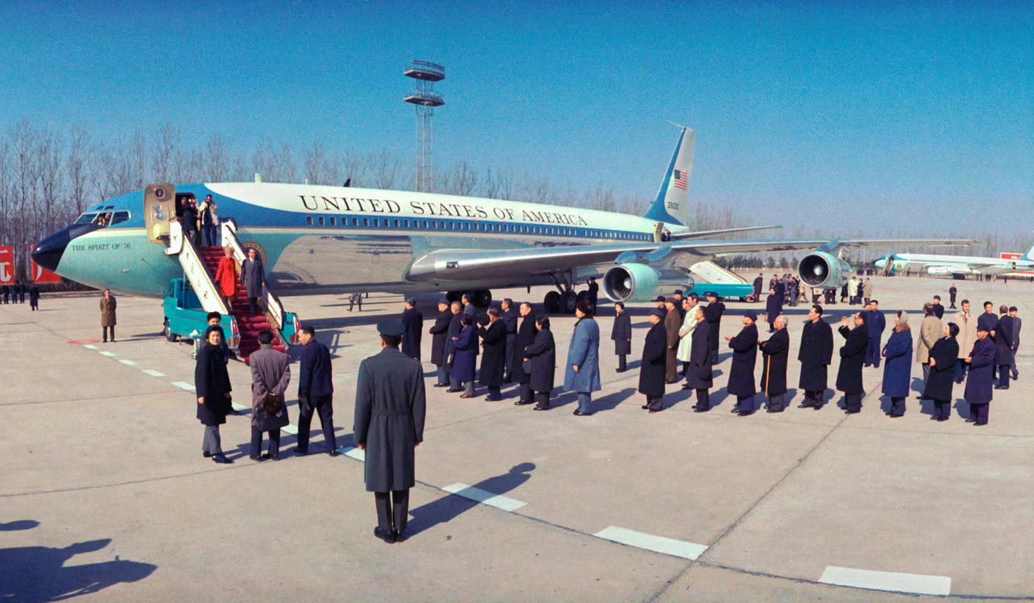 54年前的今天尼克松访华来看照片，今天正是尼克松落地北京纪念日！启程前，亲华的美