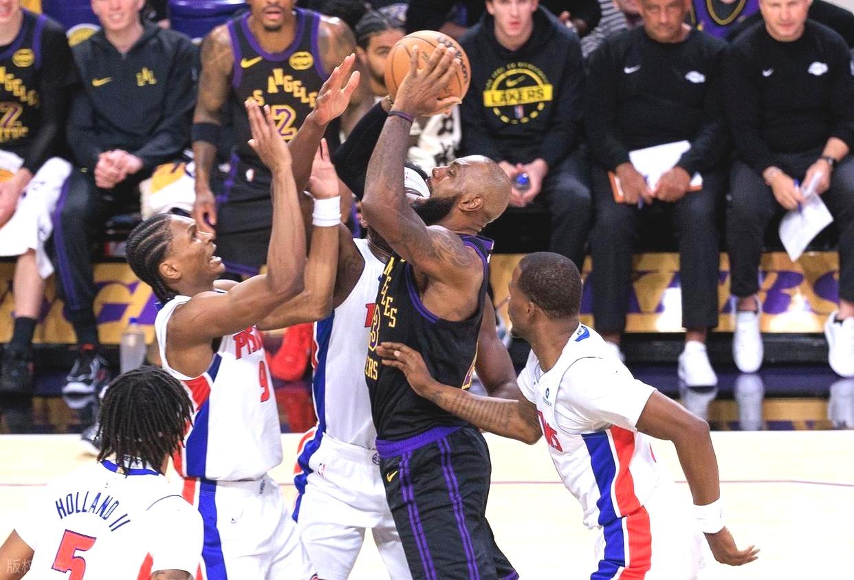 本以为要拿冠军，没想到是伪强队。湖人加时110-113负活塞，九连胜被终结！
