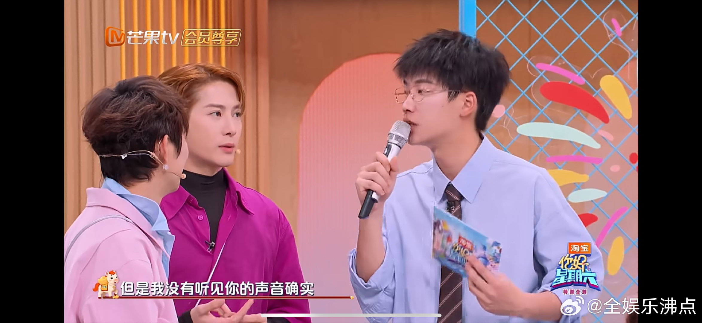 王嘉尔答题是有一套的默契问答变 “大型狡辩现场”，王嘉尔给何炅整得都忍不住笑场了