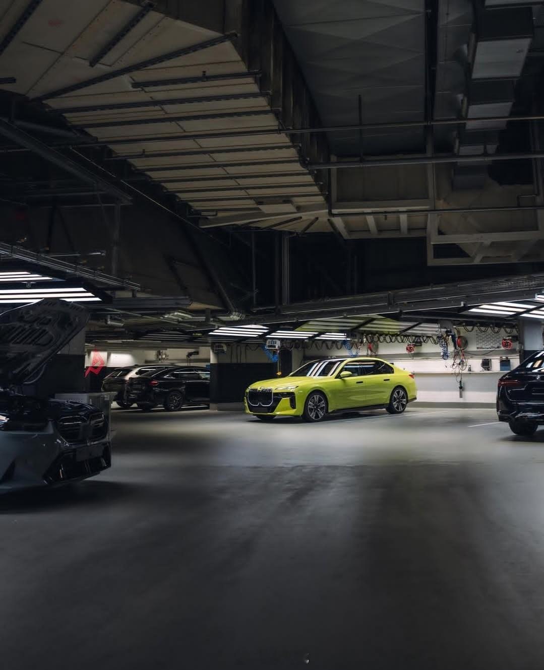 德系车[超话]大v聊车汽车美图 圣保罗黄的宝马i7。 ​​​