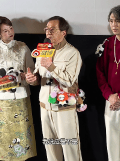 成龙从暑假陪我们到春节 有观众说：“一年看到三部成龙电影，每一次都有新惊喜。”动