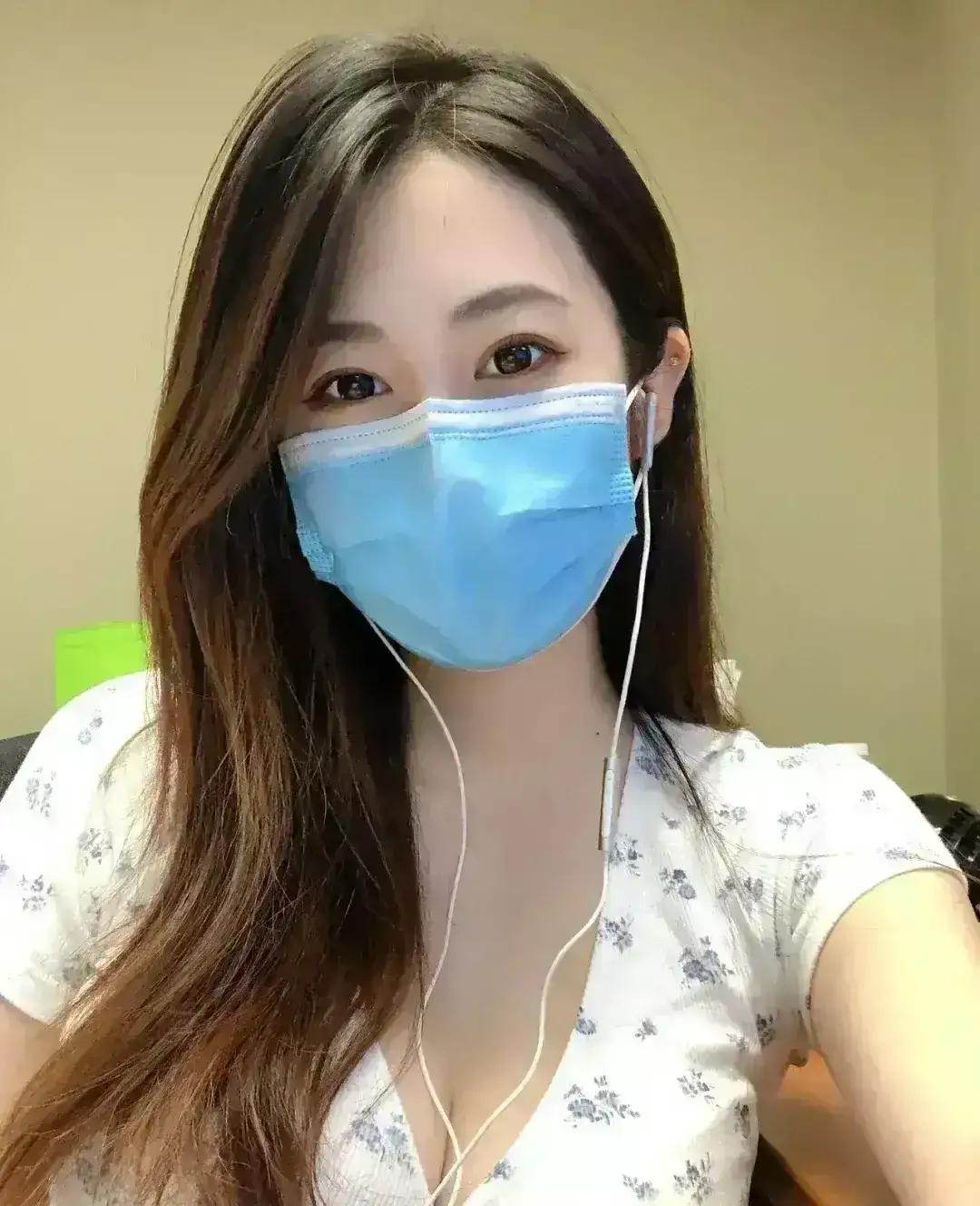 买一把康乃馨带在旅途比较合适[捂脸][捂脸][捂脸]