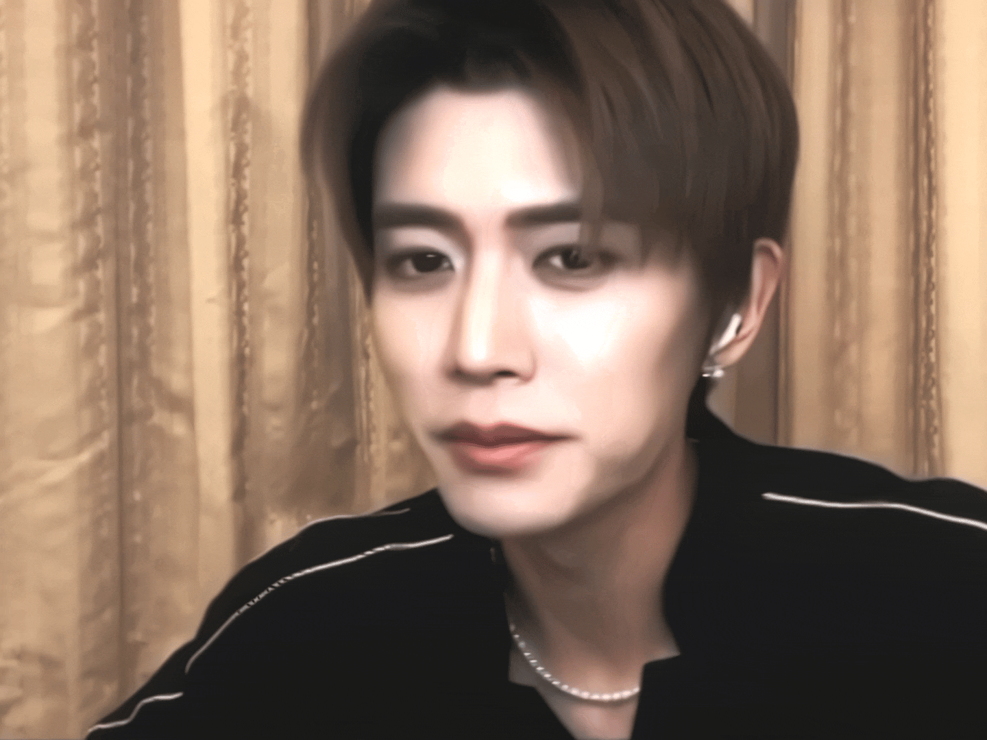 任嘉伦 任嘉伦深渊无间 任嘉伦李成 春季的邂逅，在盛夏是一曲浪漫的诗” "𝐓?