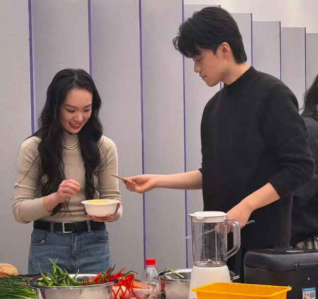 别人复活赛他俩谈恋爱声鸣远扬 苏杭和苗梦初同框就是糖！别人比比赛，他俩秀恩爱，我