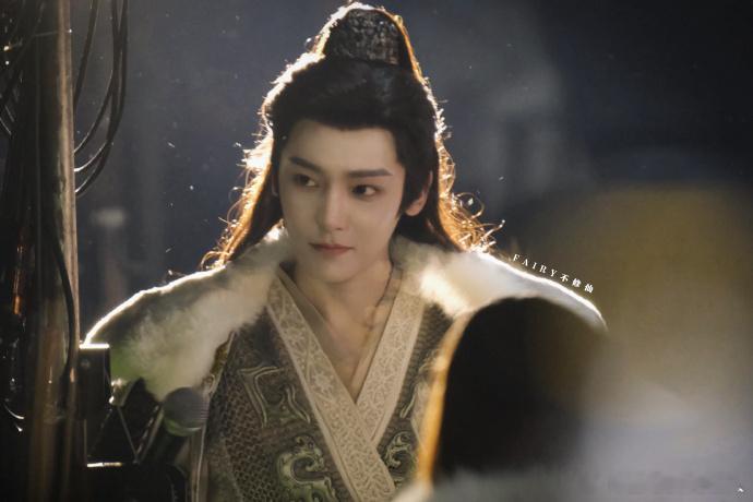 侯明昊雀骨杀青物料发布节奏侯明昊雀骨杀青官宣节奏  先看幕后血汗，再品定格瞬间，