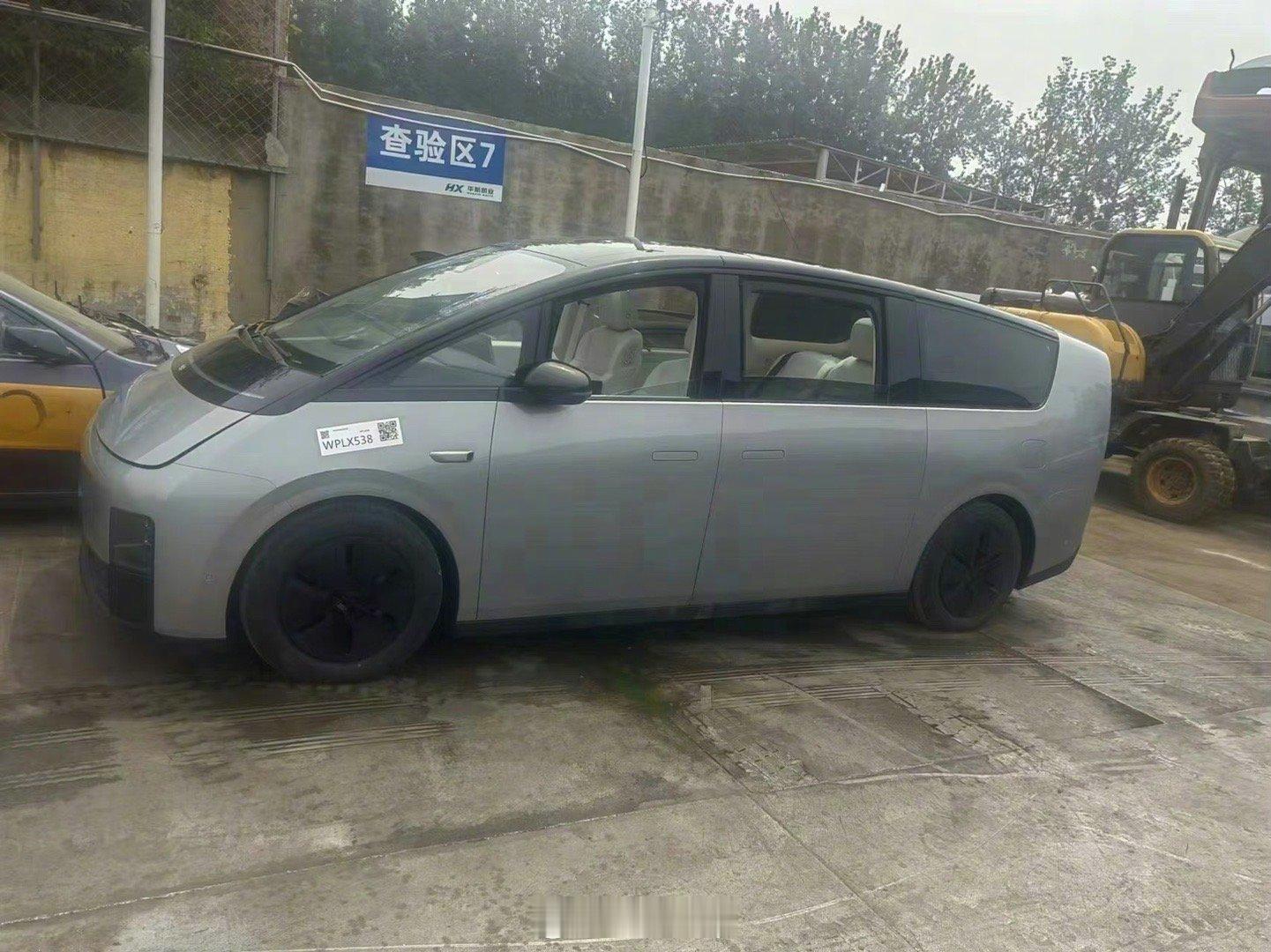 今天好多人讨论这张图，说是理想MEGA出了个没有激光雷达的pro版本，拉低入门价