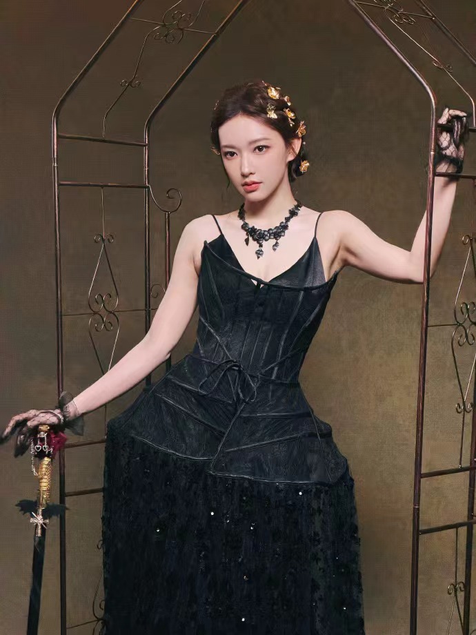 程潇的黑金look程潇暗夜加冕星河为坠 程潇暗夜加冕星河为坠，程潇的黑金look