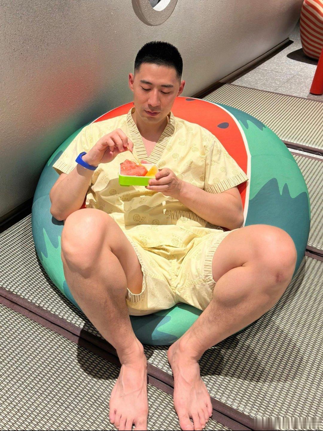 大长腿爷们类型是不是很不错体育生 ​​​