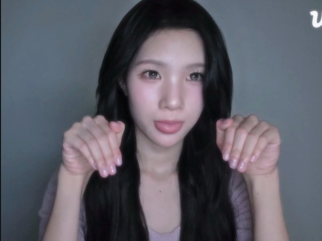 回归轴转的情况下也主动开了三场单人直播的孝女🥲晚上签售结束没多久又马不停蹄的来