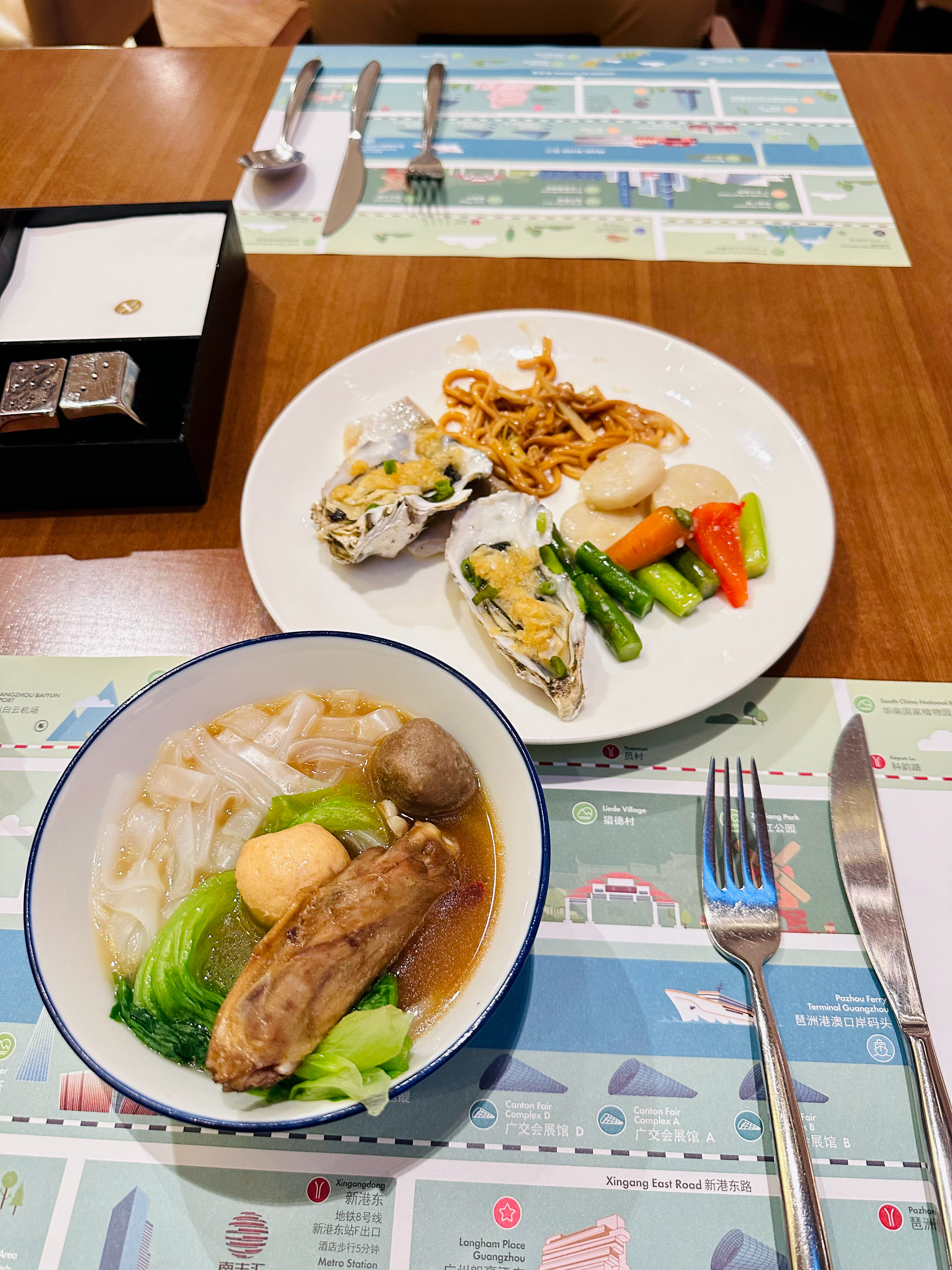 今天航班延误，这下小助理我终于到酒店了，你们晚饭吃啥呀？ 广州·广州朗豪酒店