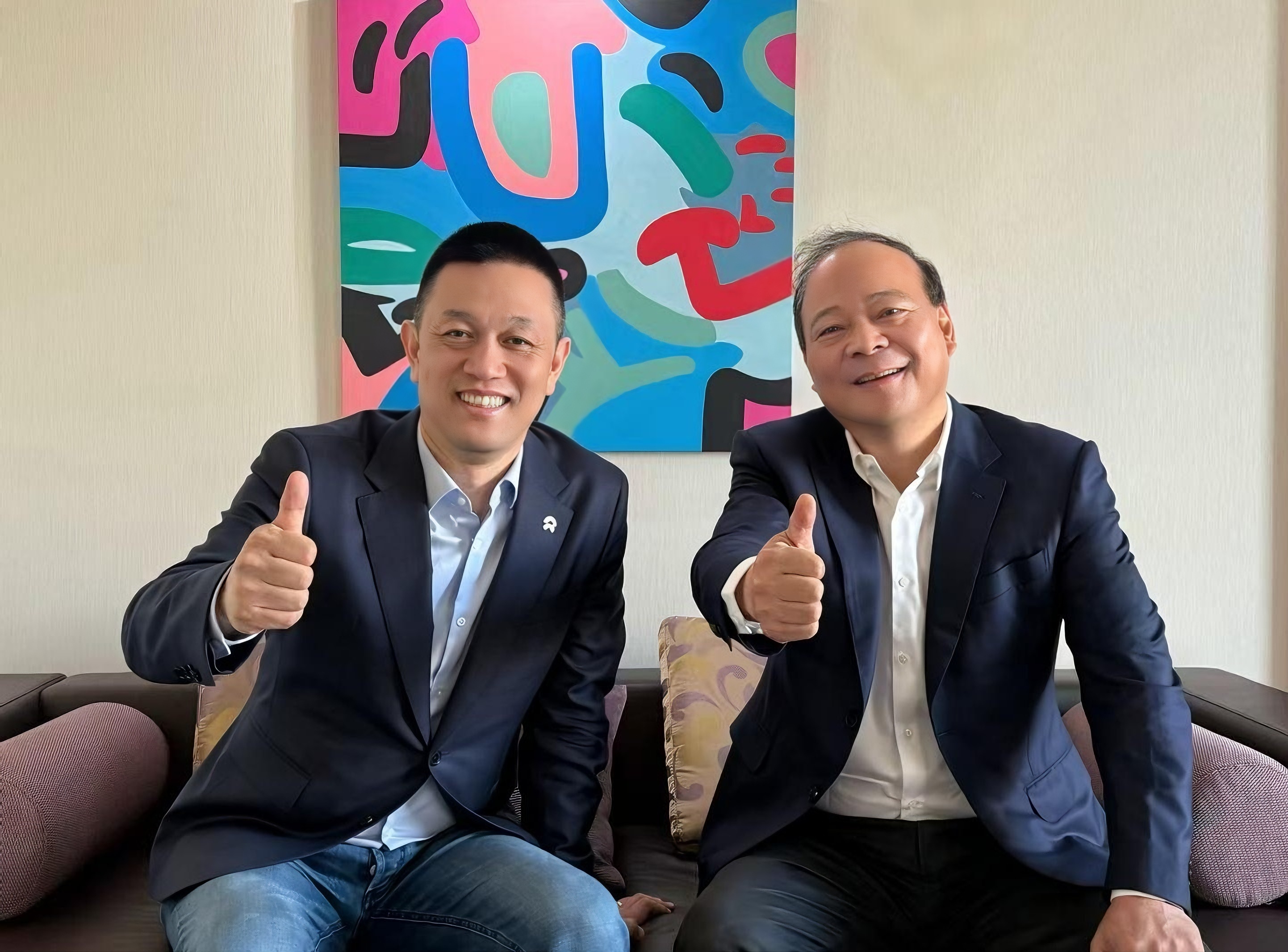 德国国际汽车及智慧出行博览会期间，蔚来创始人、董事长、CEO 李斌 与宁德时代 
