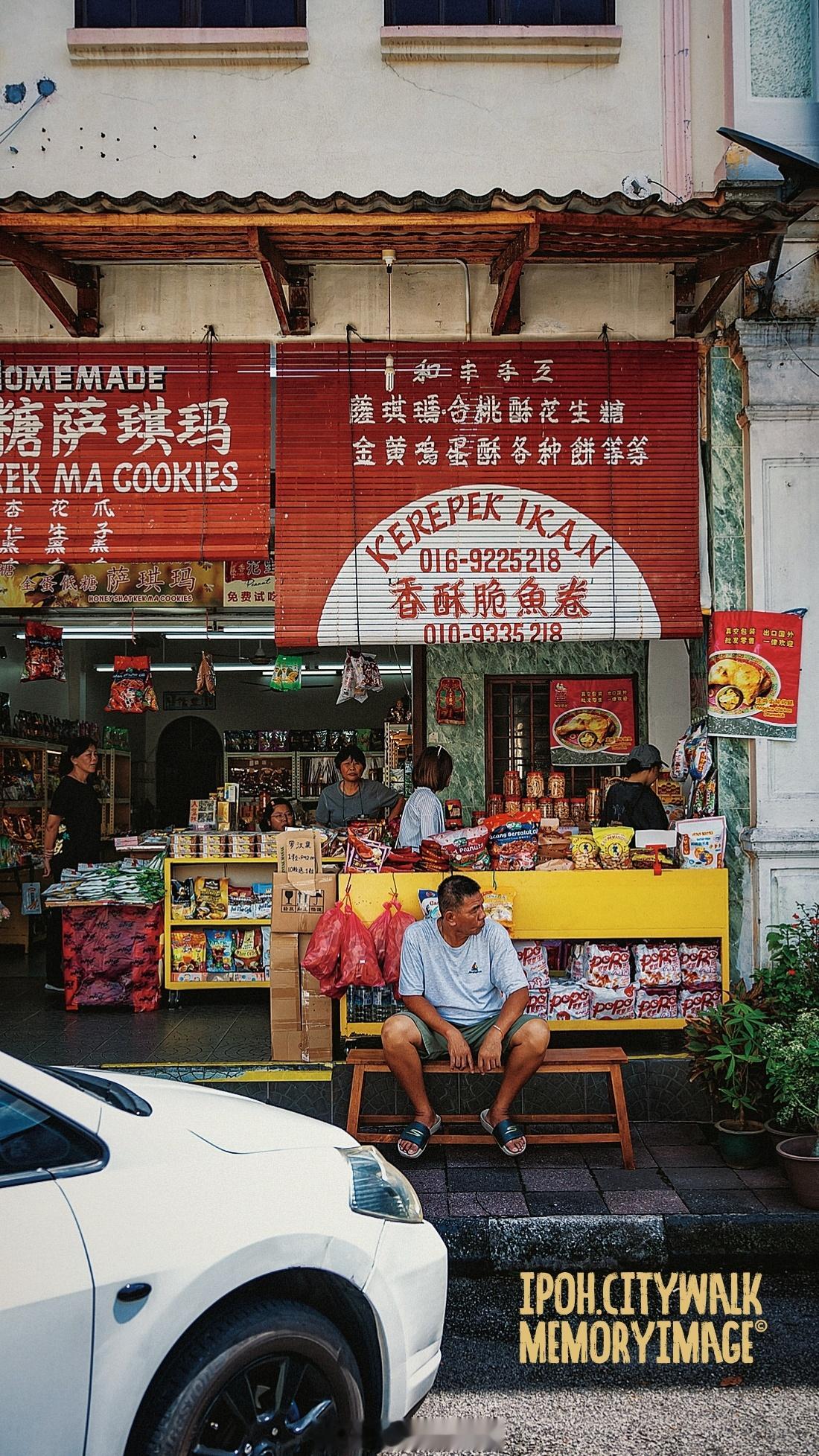 素昧平生平行时空里的人，因为出现在了我的镜头之中，我们的人生从此便有了这瞬间的交