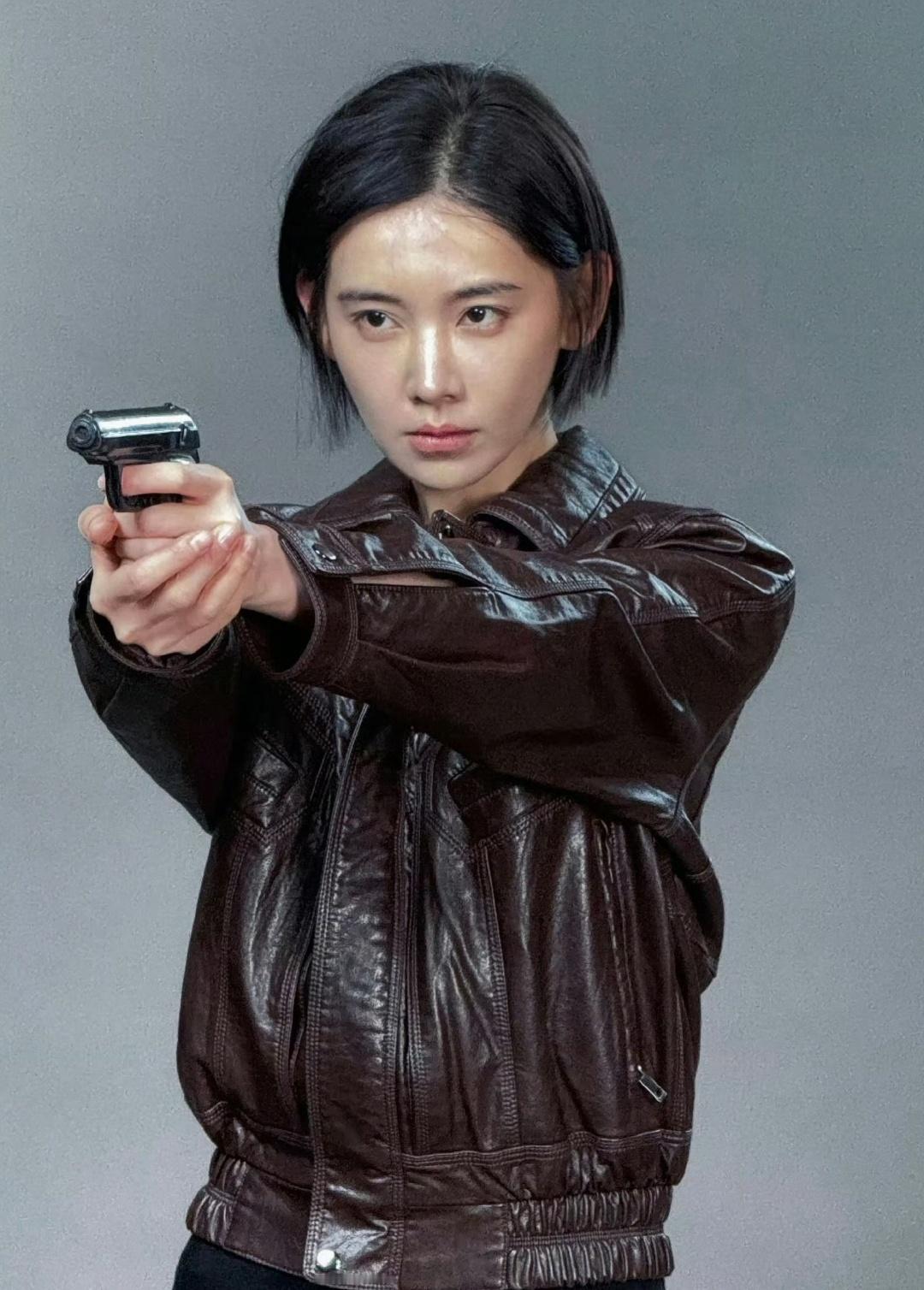 李沐宸道歉回应也算体面了。演员李沐宸道歉，为《重案六组：消失的警号》播出争议做出