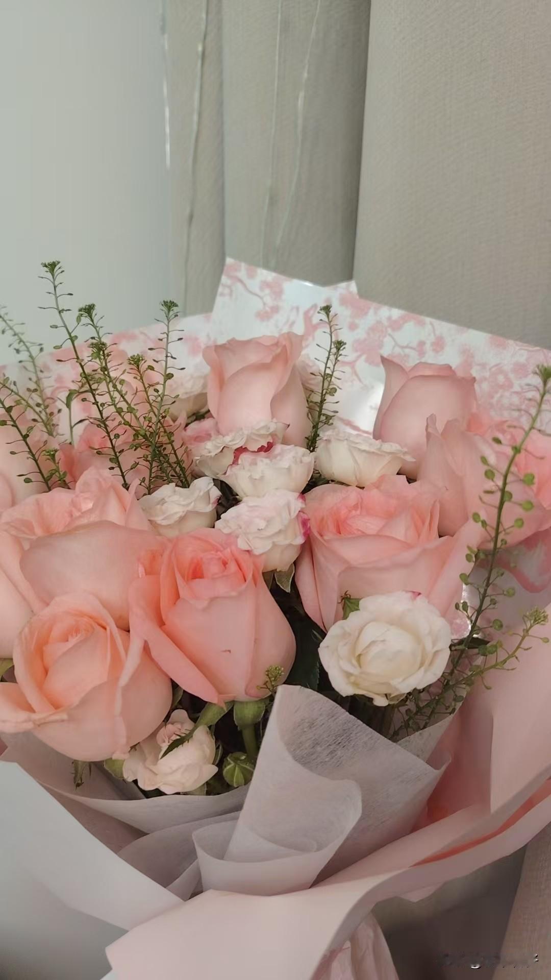 保持快乐的秘诀在于：
懂得知足，
不与他人攀比；
主动远离消耗你的人和事；
将精