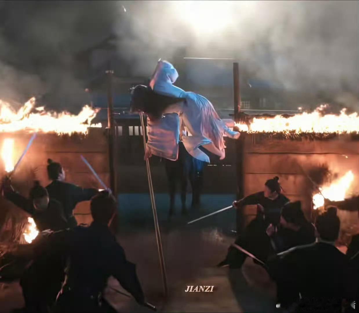 林峰说撑杆跳是体育老师自己的创意大家觉得这个创意好吗？ 