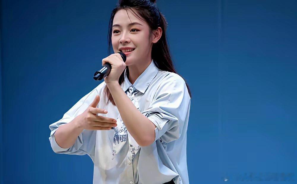 别再盯着吴京、谢霆锋了，这部戏真正的“王炸”，是吴京花了1个亿临时换来的那个女人