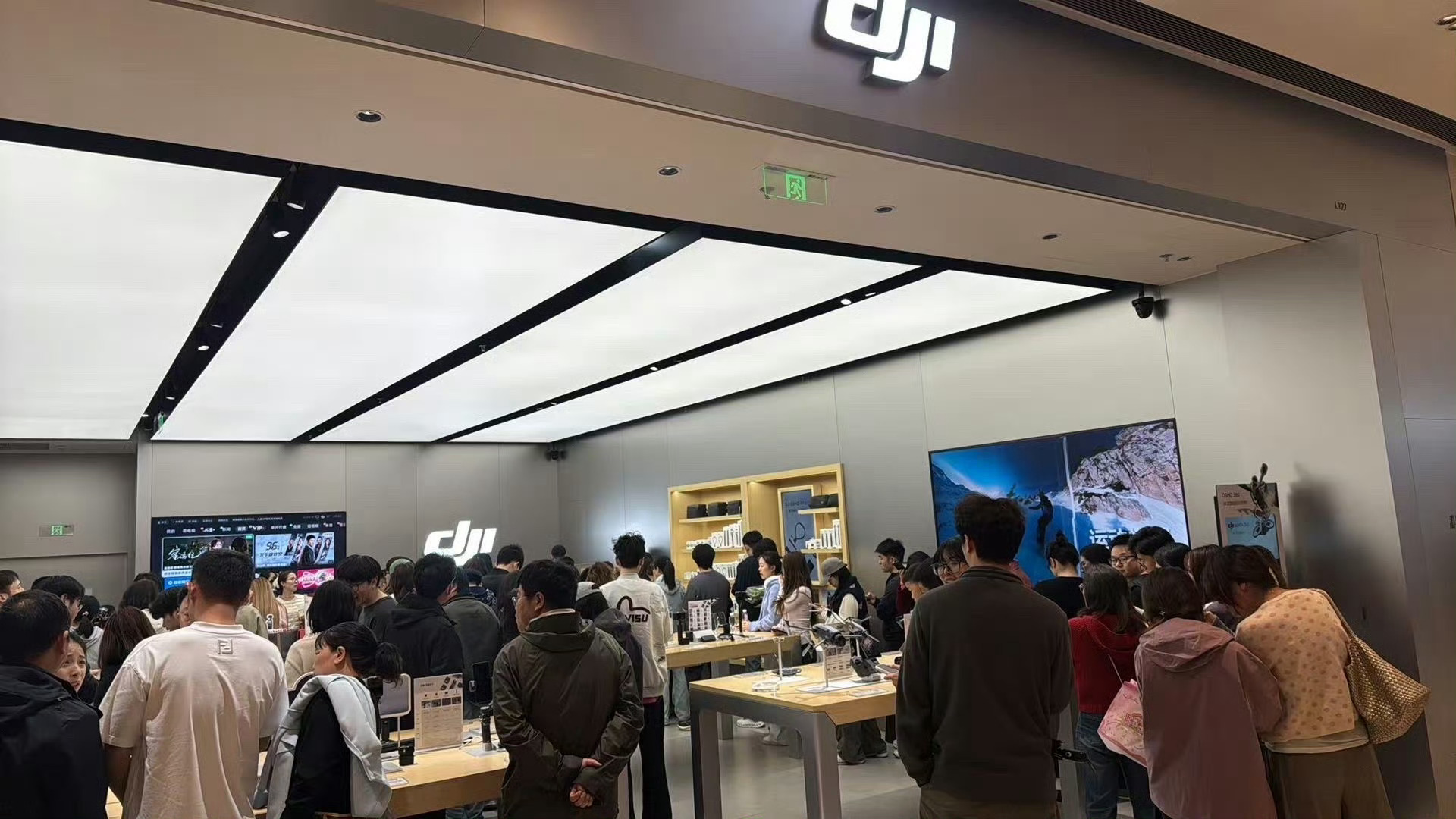 大疆Pocket4 一个Pocket撑起了DJI的半边天啊。 