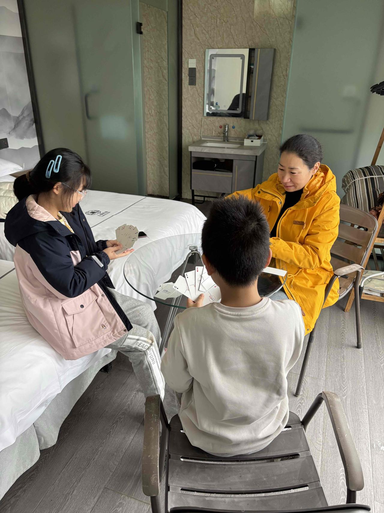 而只是被解读为“行走”或“吃饭”之类的能量模式而已。你的梦里不实在有人。