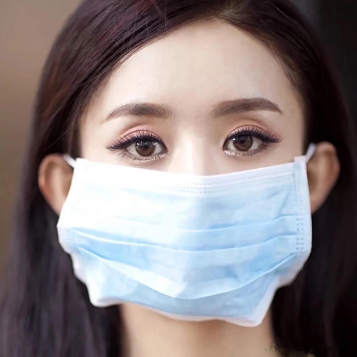 直观感受到赵丽颖的脸有多小谁懂啊！赵丽颖的脸也太小了吧！真的是天生为镜头而生。 