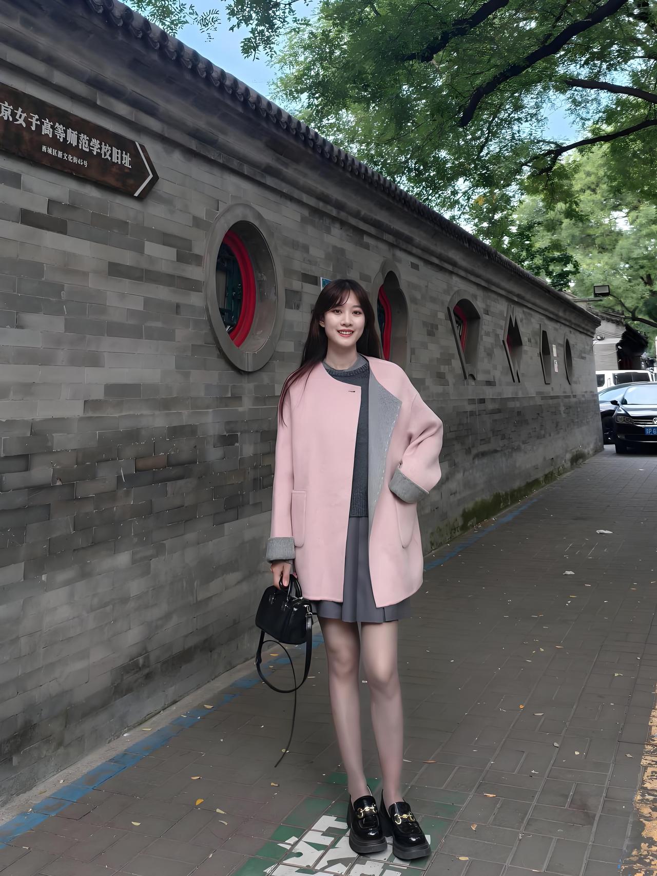 秋天总是来得猝不及防，一夜之间，银杏染金、枫叶染红，仿佛时光被调成了快进键。这种