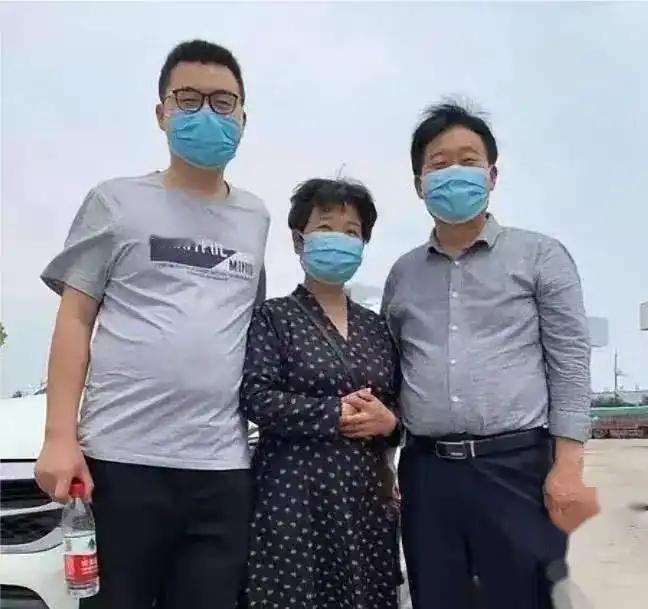 “二八”事件，郭希宽去世后，杜新枝发声了，她谈到了几个细节！

她说老郭年初那会