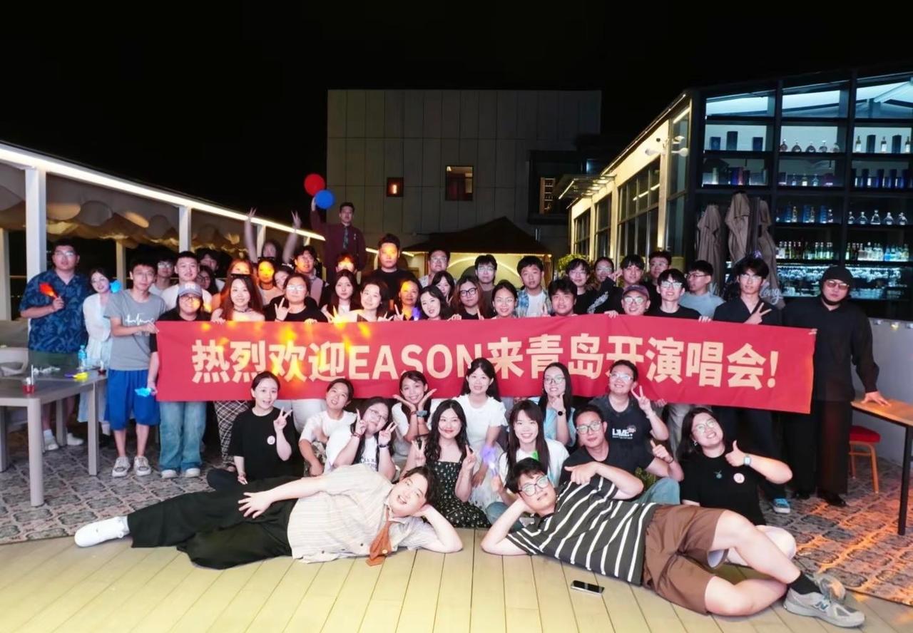 K歌之王！生日快乐！！ 今天只做一件事，那就是，欢聚一堂，用歌声祝我们共同的老豆