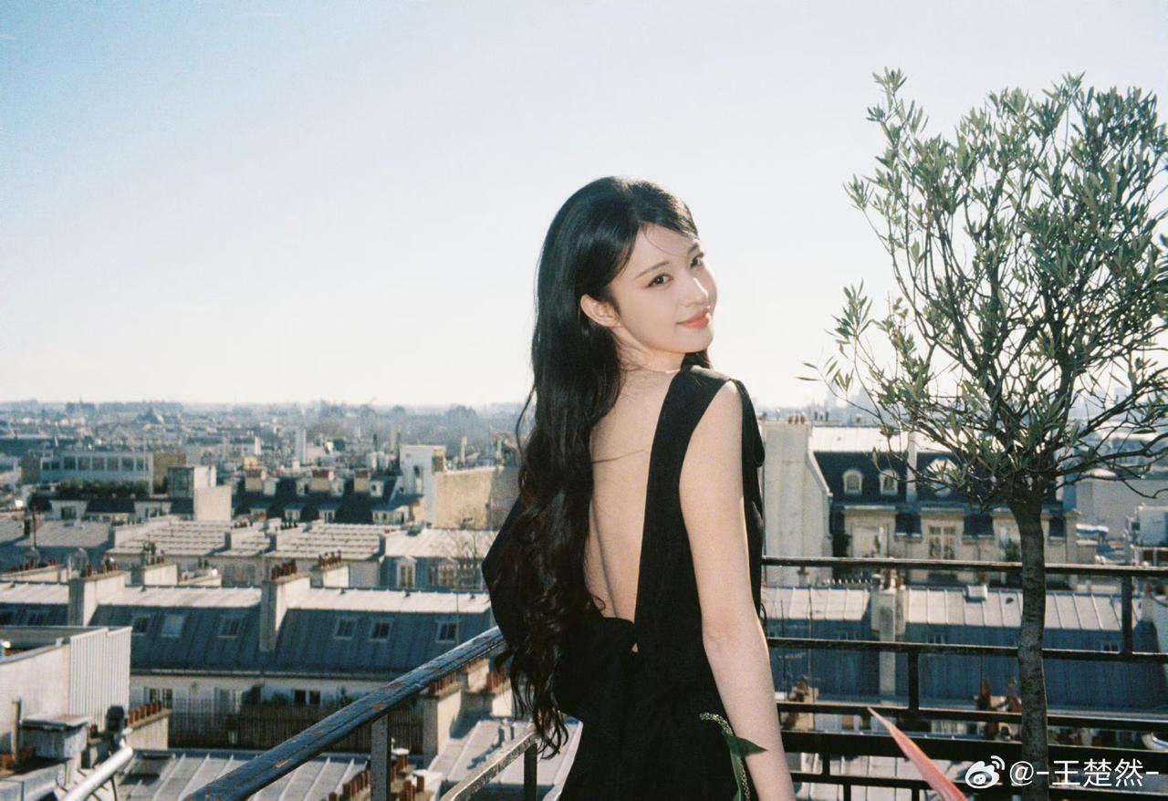 美得不要不要的[飞吻]
王楚然