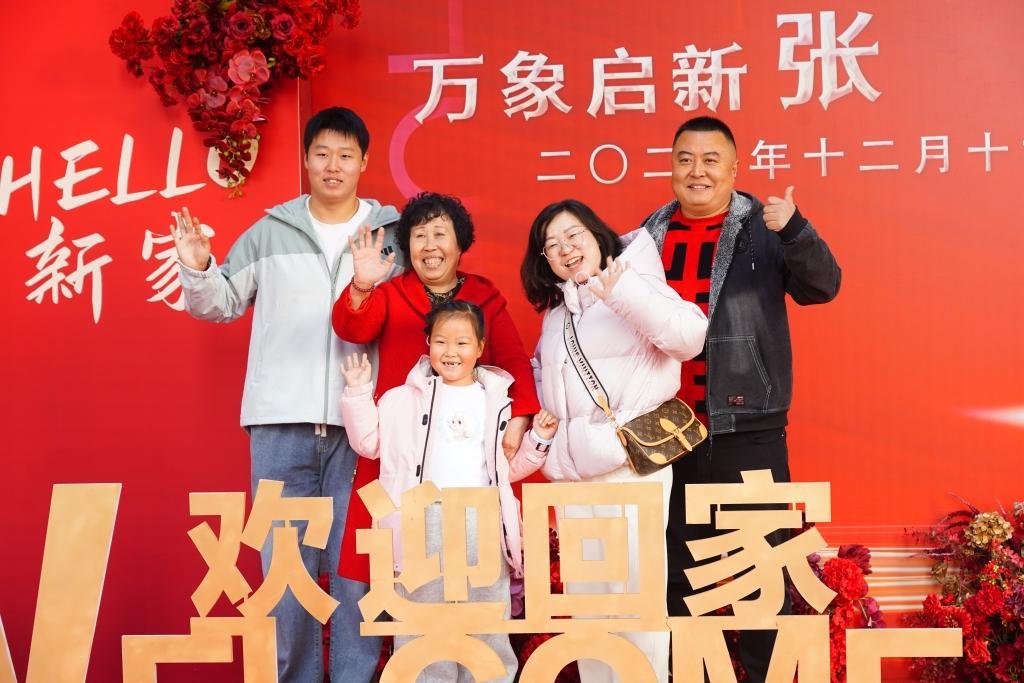 青岛张村河畔沸腾一夜！文张社区回迁抓阄现场，有人手抖落泪，有人狂奔欢呼：“这辈子