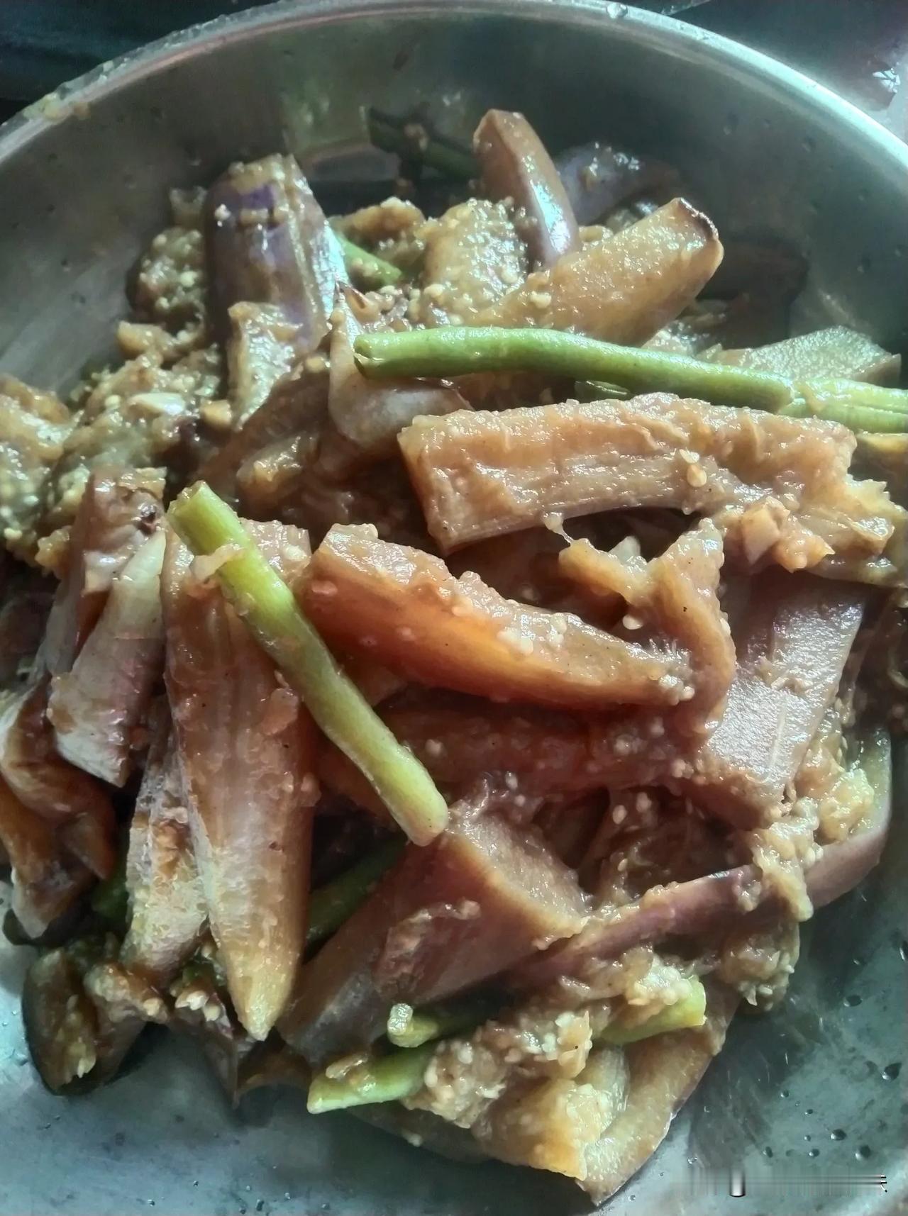 为什么，我总是刷视频，看到别人煮的茄子很漂亮，而我煮的茄子，总是会变黑色的，那怕